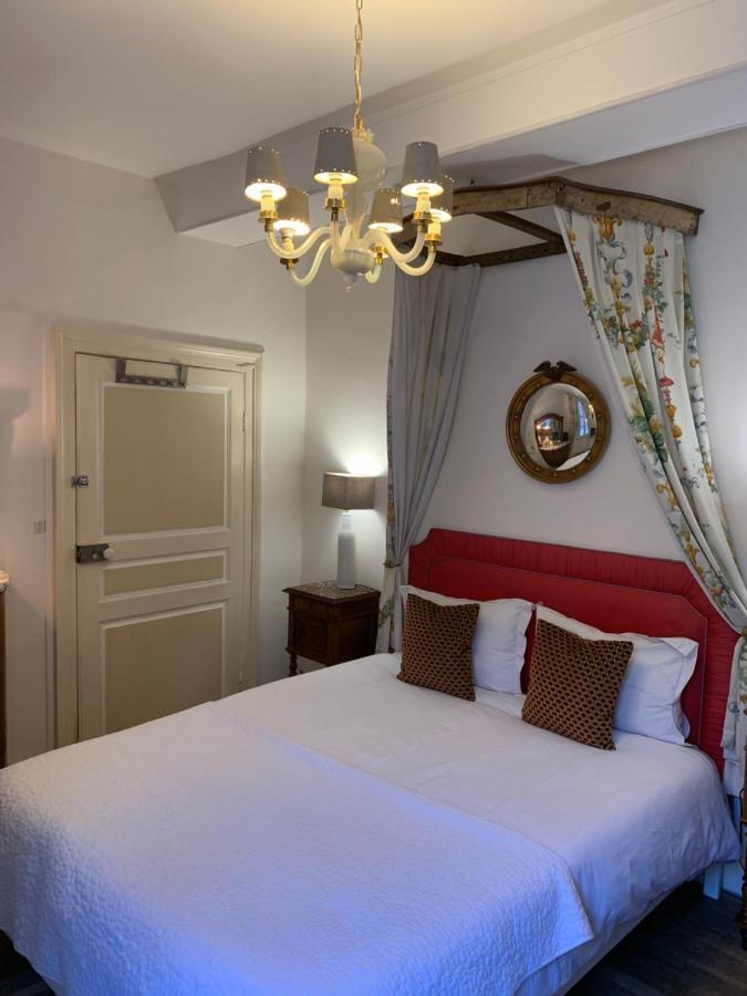 La Grenouille Noire Hotel Marcillat-en-Combraille Bagian luar foto