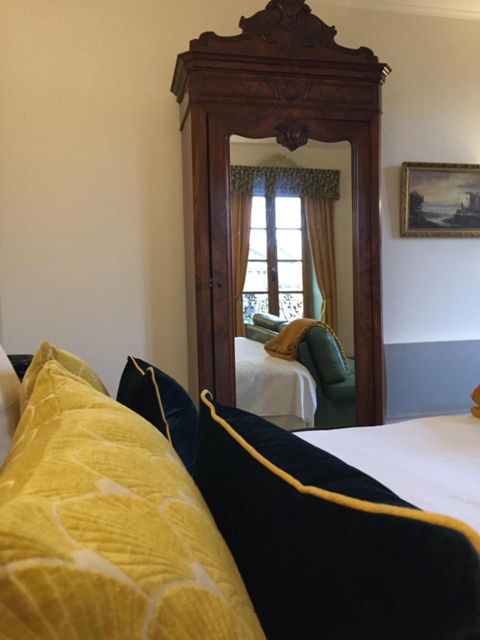 La Grenouille Noire Hotel Marcillat-en-Combraille Bagian luar foto