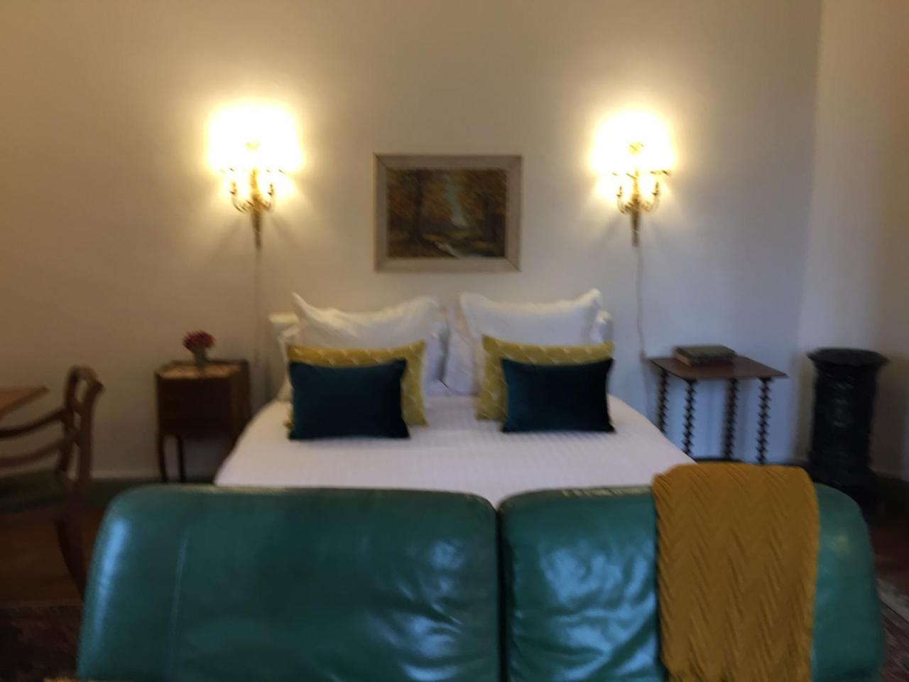 La Grenouille Noire Hotel Marcillat-en-Combraille Bagian luar foto
